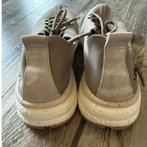 OTBT Womens Alstead Comfort Sneaker 6 Perforated Lug Rubber Outsole Gray Beige - Picture 3 of 8